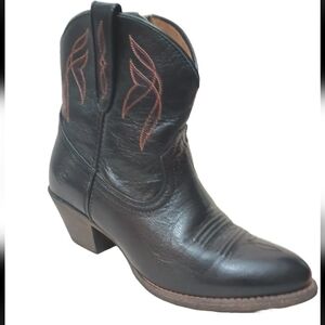 NWOT Ariat Woman's Boots 6.5B